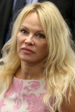 Памела Андерсон малярные мешки